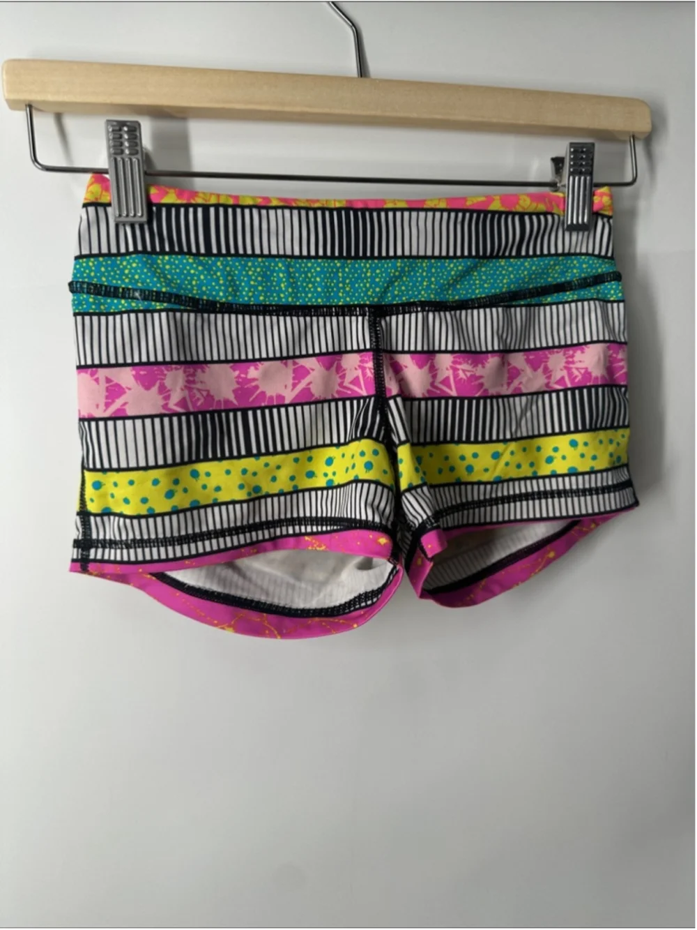 Ivivva shorts Patterned stretch shorts gymnastics dance sz 10